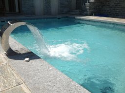 piscina con cascatina cervicale